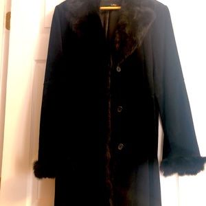 Stylish below-the Knee black suede coat
